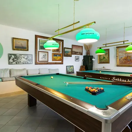 Martineli - A Beachfront Estate * 드리오스