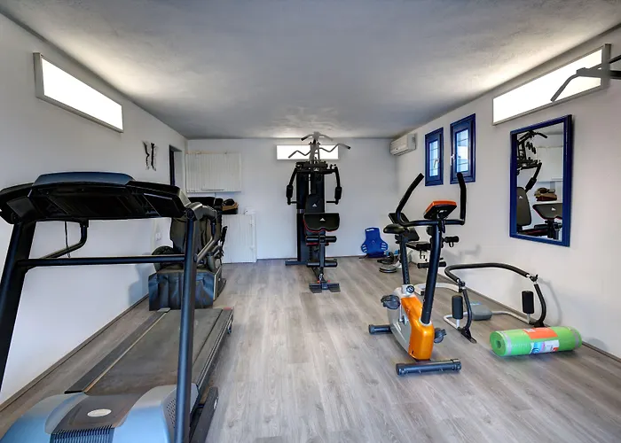 Martineli - A Beachfront Estate Villa